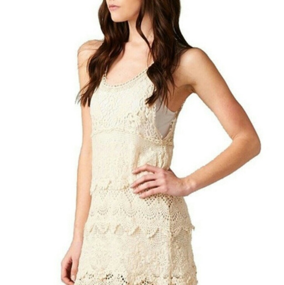 Textured Layered Sleeveless Scallop Crochet Lace D